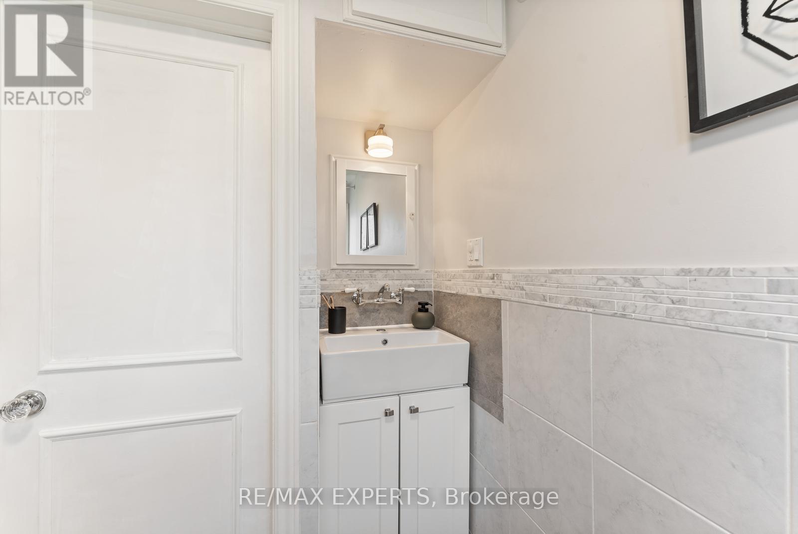 7 Mcmanus Road, Toronto, Ontario  M9P 2J9 - Photo 18 - W12451450