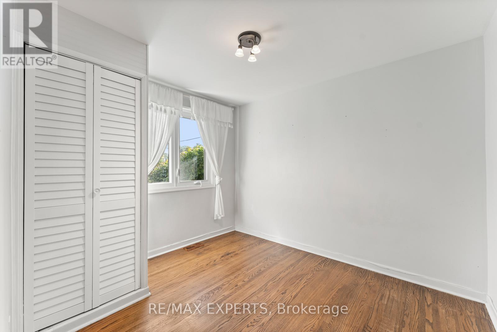 7 Mcmanus Road, Toronto, Ontario  M9P 2J9 - Photo 23 - W12451450