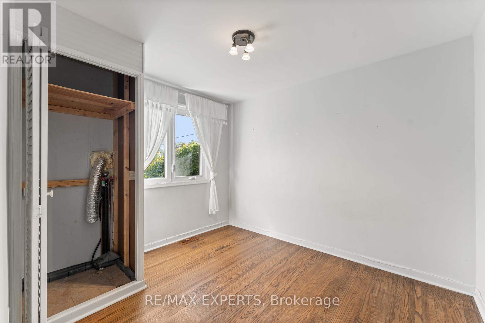 7 Mcmanus Road, Toronto, Ontario  M9P 2J9 - Photo 24 - W12451450
