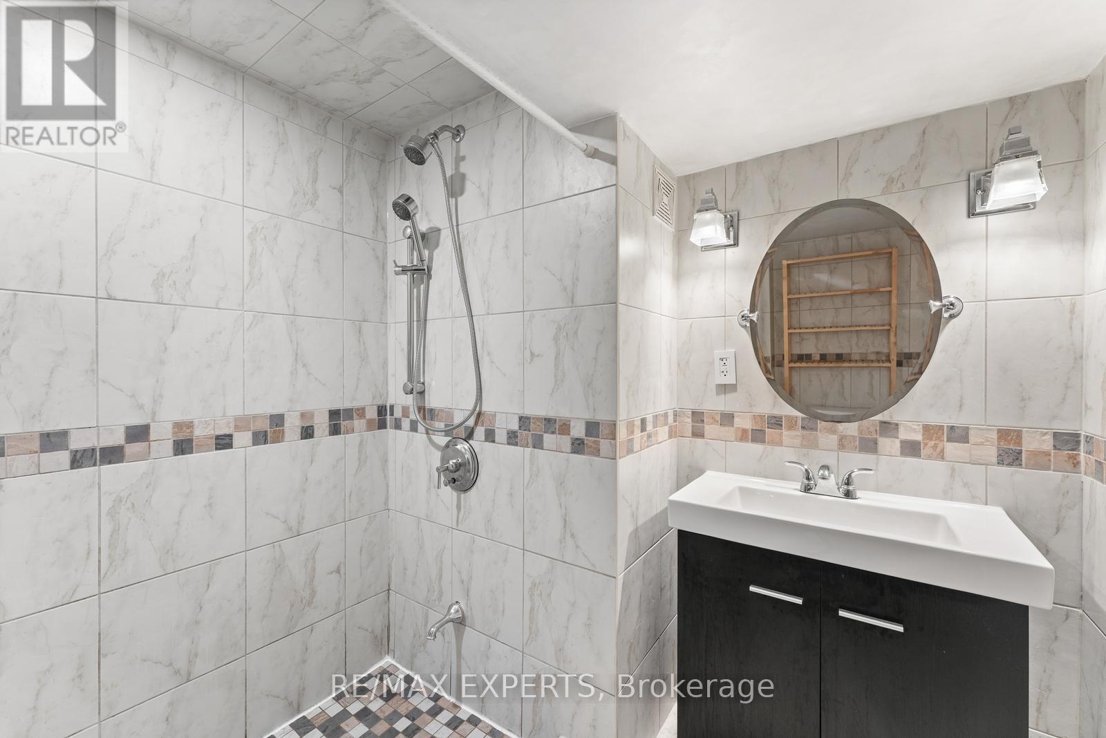 7 Mcmanus Road, Toronto, Ontario  M9P 2J9 - Photo 37 - W12451450