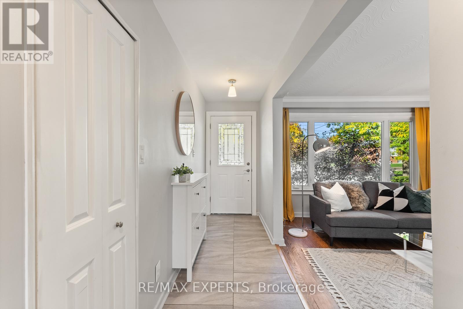 7 Mcmanus Road, Toronto, Ontario  M9P 2J9 - Photo 5 - W12451450