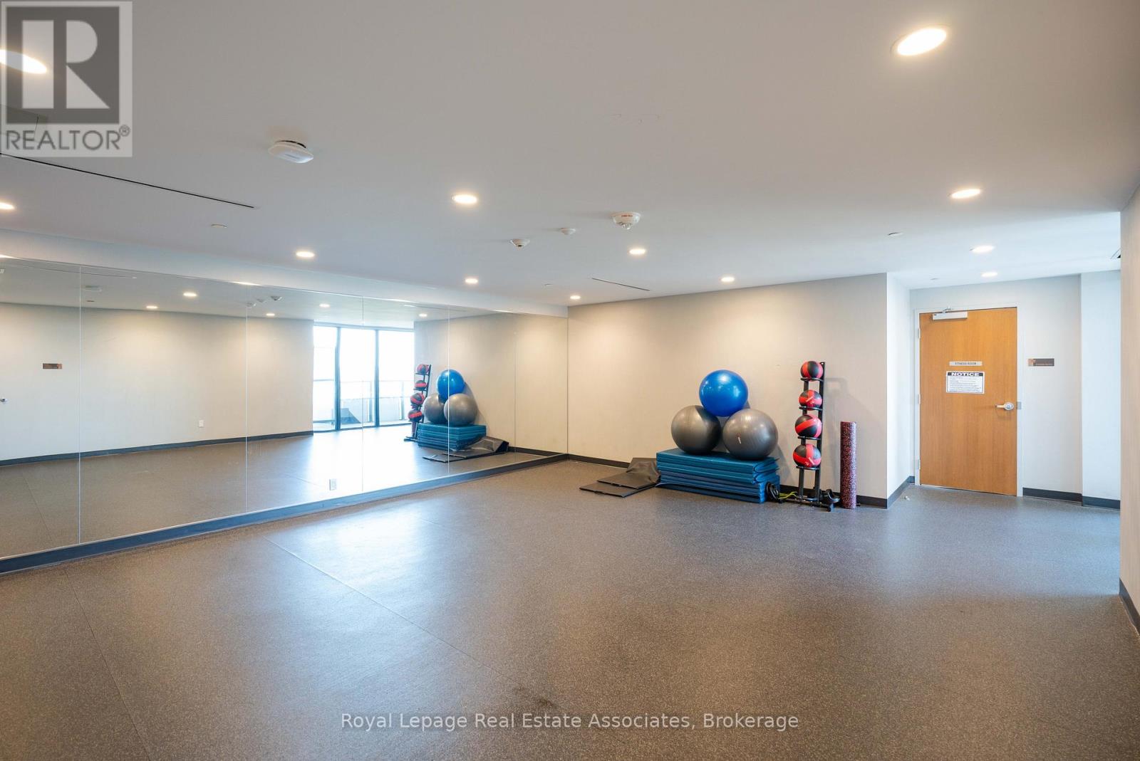 916 - 30 Shore Breeze Drive, Toronto, Ontario  M8V 0J1 - Photo 33 - W12451453