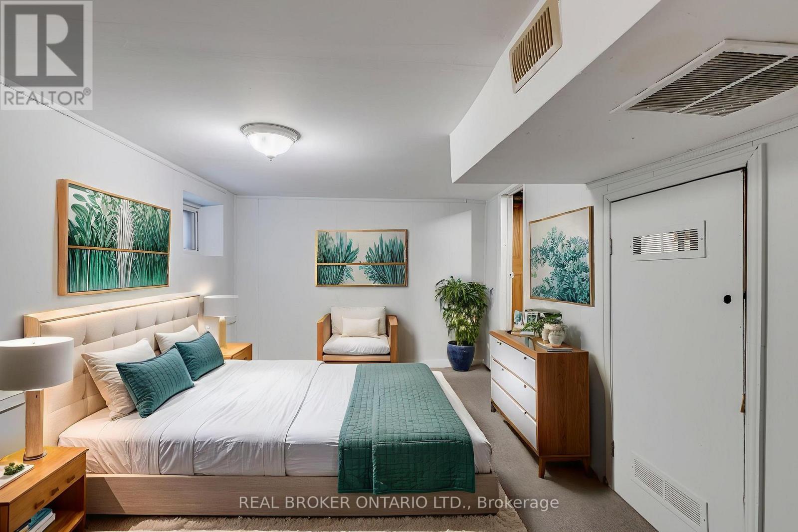 878 Runnymede Road, Toronto, Ontario  M6N 3W4 - Photo 22 - W12451456