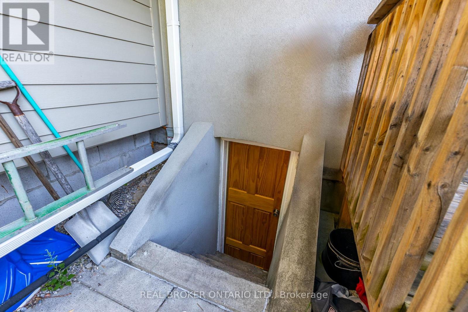 878 Runnymede Road, Toronto, Ontario  M6N 3W4 - Photo 26 - W12451456
