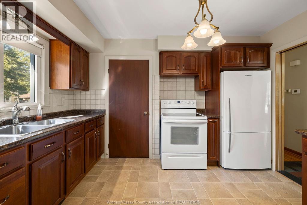 3955 Mount Royal Drive, Windsor, Ontario  N9G 2B8 - Photo 8 - 25025656