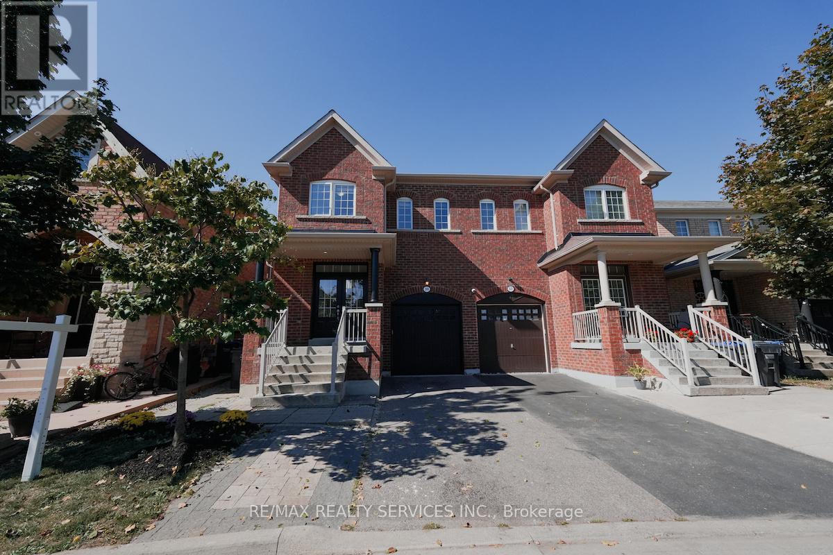 30 Loftsmoor Drive, Brampton, Ontario  L6R 3R7 - Photo 1 - W12451460
