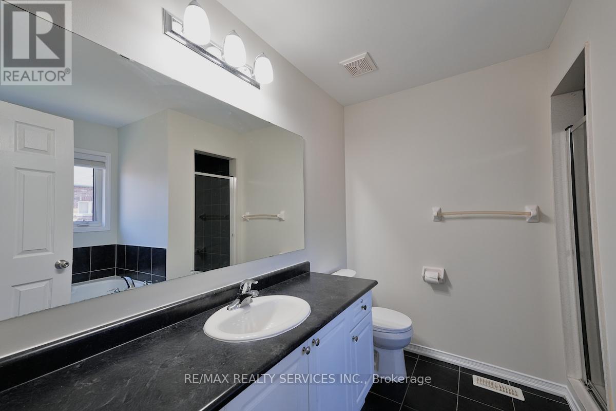 30 Loftsmoor Drive, Brampton, Ontario  L6R 3R7 - Photo 18 - W12451460