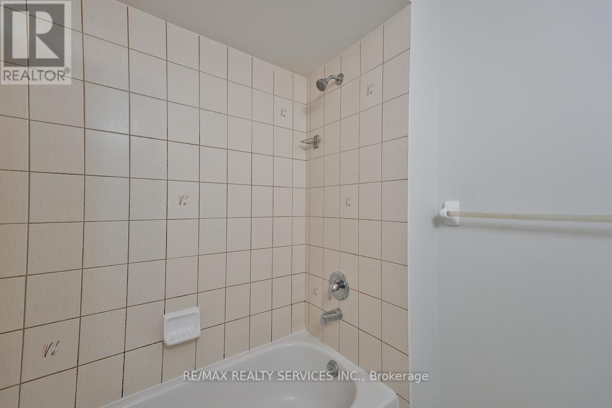 30 Loftsmoor Drive, Brampton, Ontario  L6R 3R7 - Photo 23 - W12451460