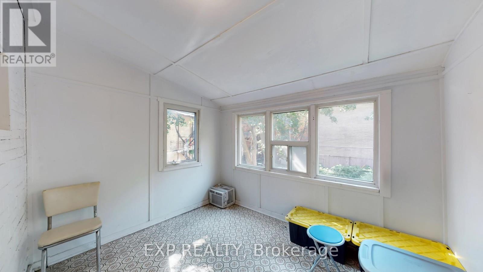 126 Close Avenue, Toronto, Ontario  M6K 2V5 - Photo 10 - W12451467