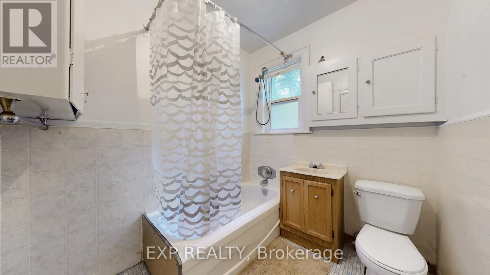 126 Close Avenue, Toronto, Ontario  M6K 2V5 - Photo 14 - W12451467