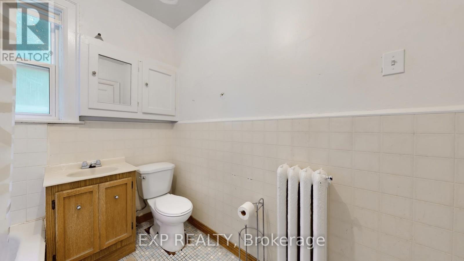 126 Close Avenue, Toronto, Ontario  M6K 2V5 - Photo 15 - W12451467