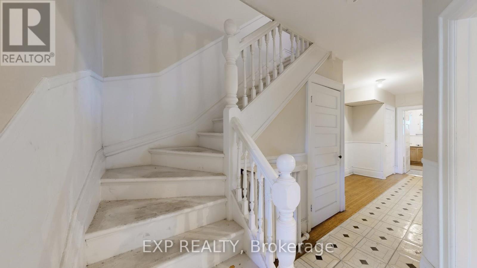 126 Close Avenue, Toronto, Ontario  M6K 2V5 - Photo 16 - W12451467