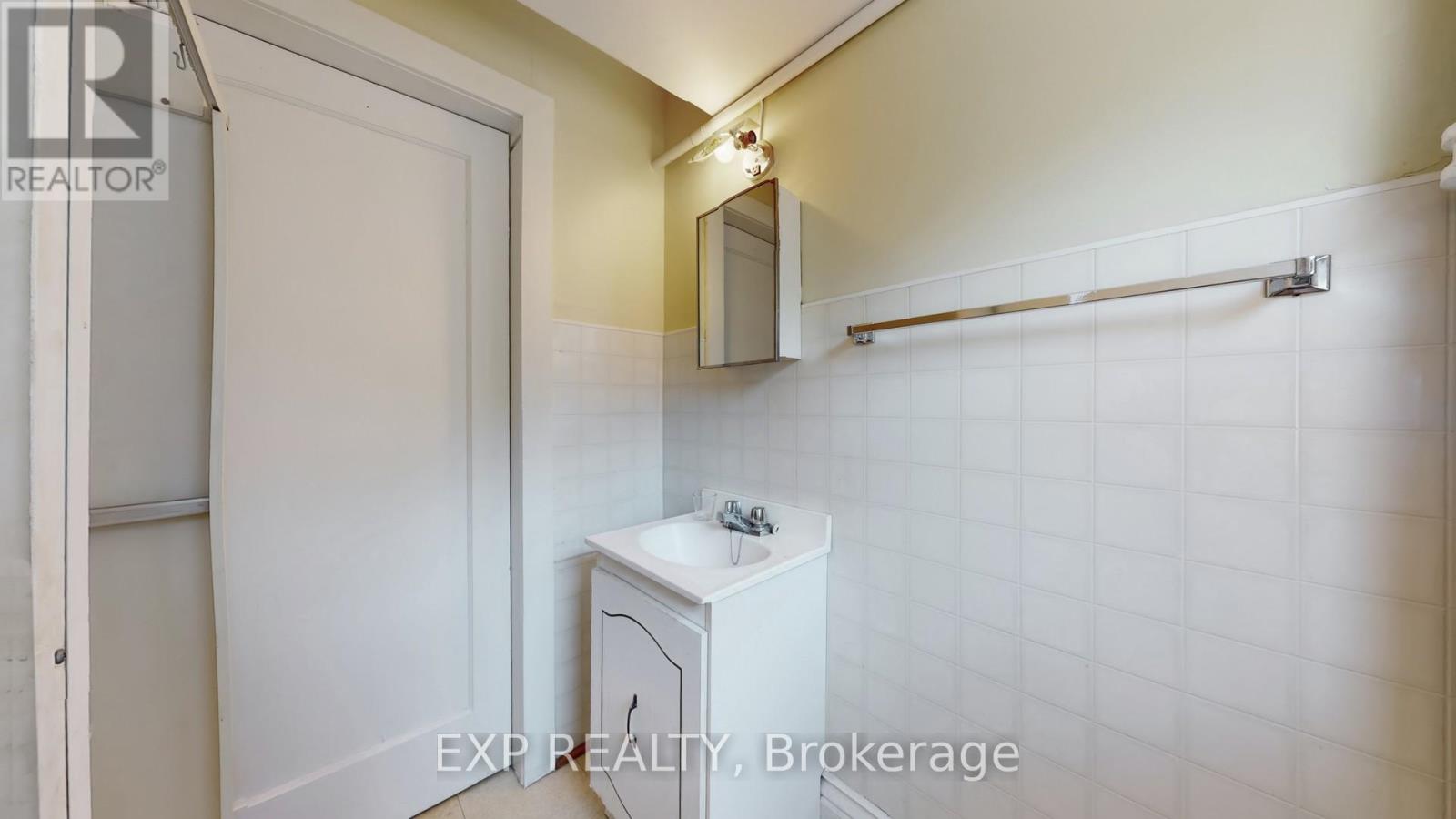 126 Close Avenue, Toronto, Ontario  M6K 2V5 - Photo 23 - W12451467