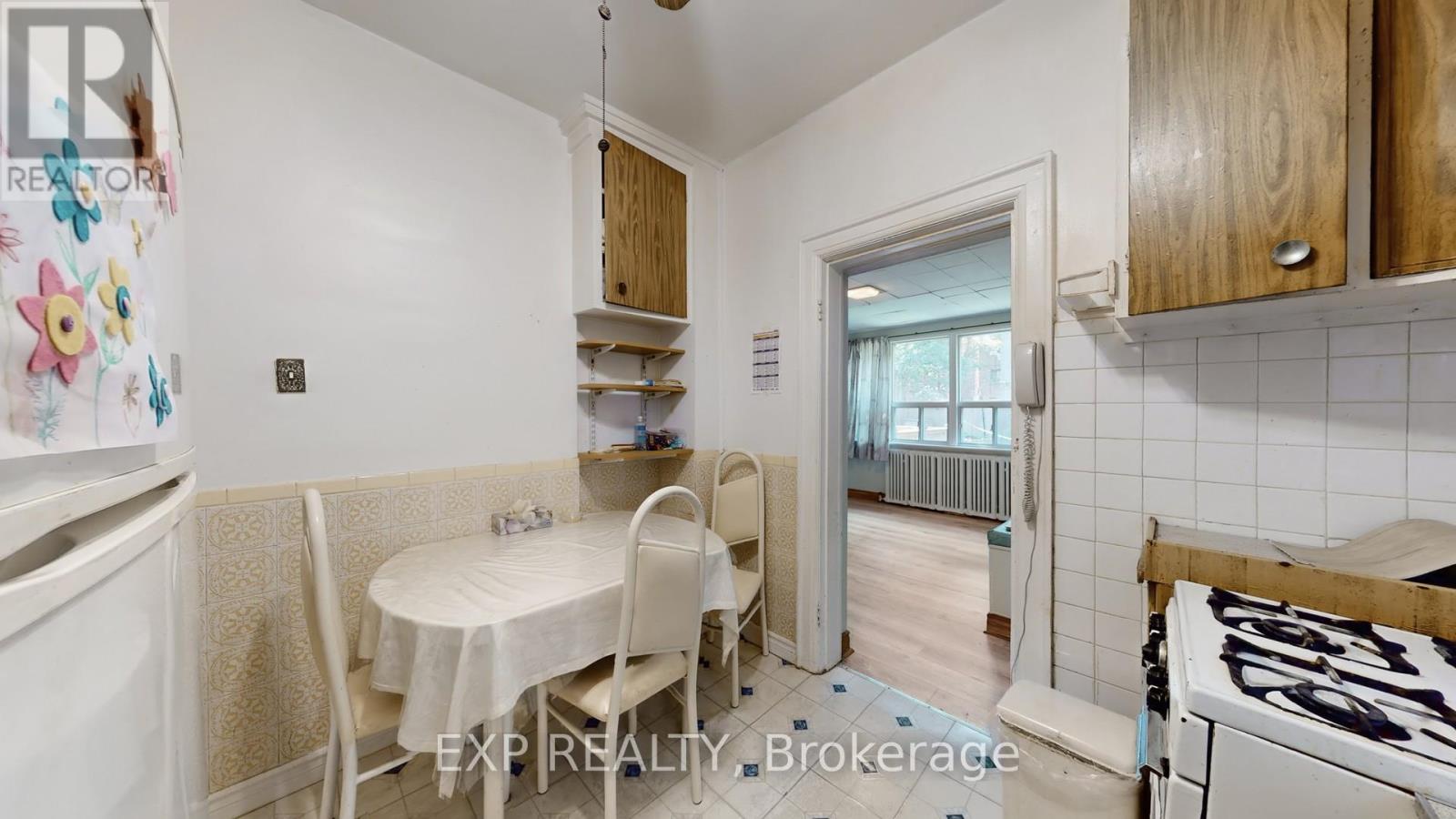126 Close Avenue, Toronto, Ontario  M6K 2V5 - Photo 33 - W12451467