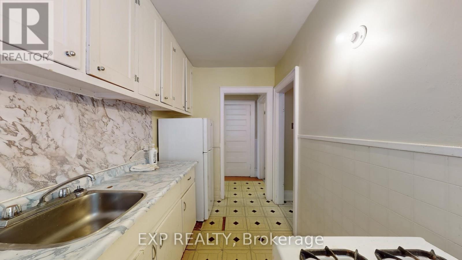 126 Close Avenue, Toronto, Ontario  M6K 2V5 - Photo 5 - W12451467
