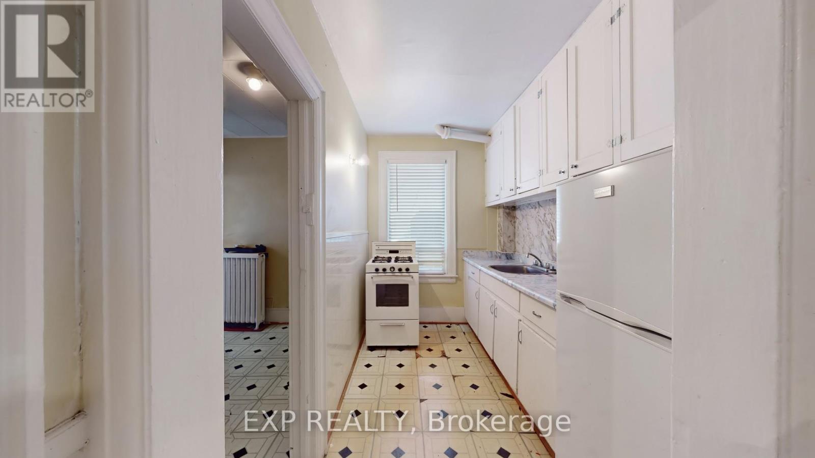 126 Close Avenue, Toronto, Ontario  M6K 2V5 - Photo 6 - W12451467
