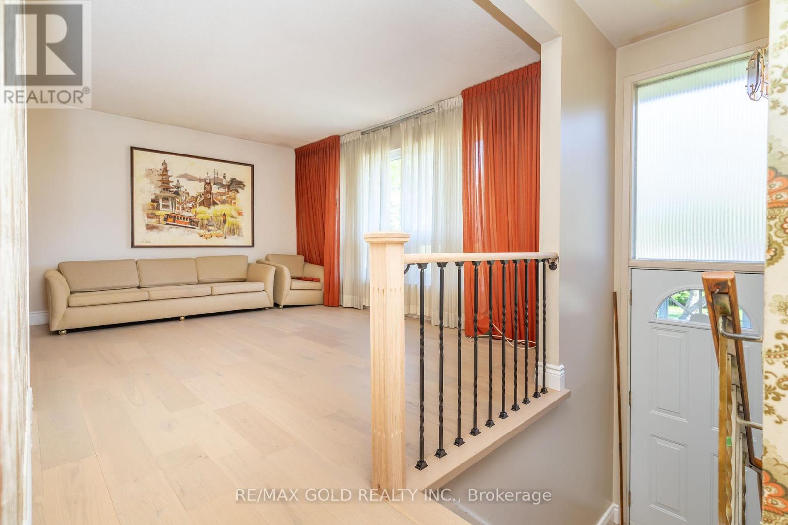 20 Dunster Crescent, Brampton, Ontario  L6T 3J7 - Photo 6 - W12451476