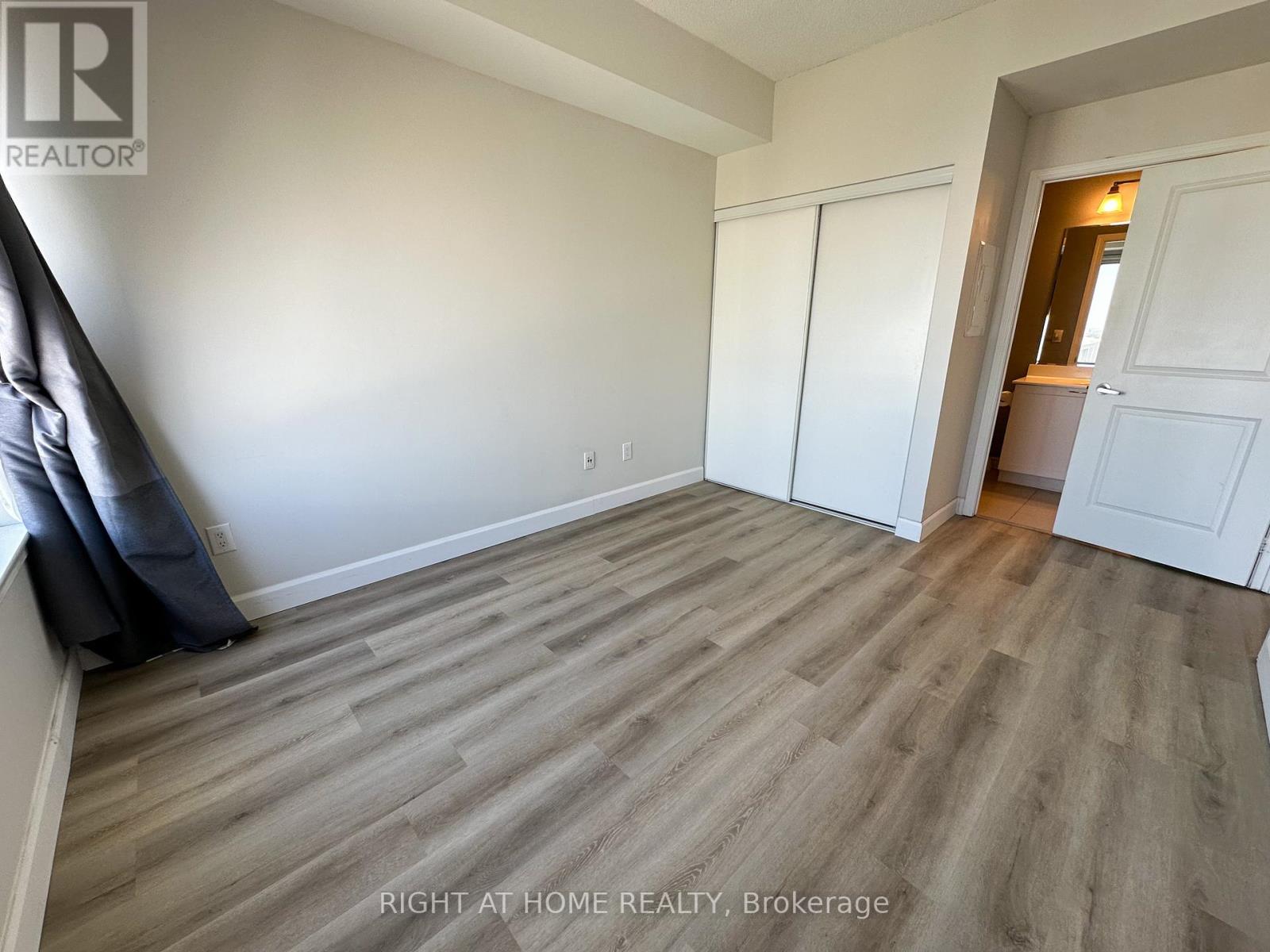 2604 - 385 Prince Of Wales Drive, Mississauga, Ontario  L5B 0C6 - Photo 10 - W12451478