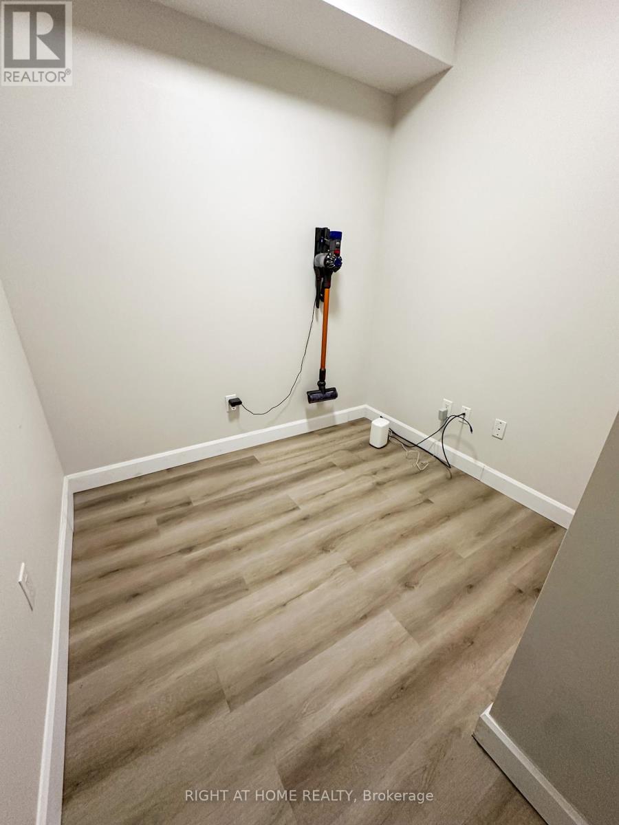 2604 - 385 Prince Of Wales Drive, Mississauga, Ontario  L5B 0C6 - Photo 13 - W12451478