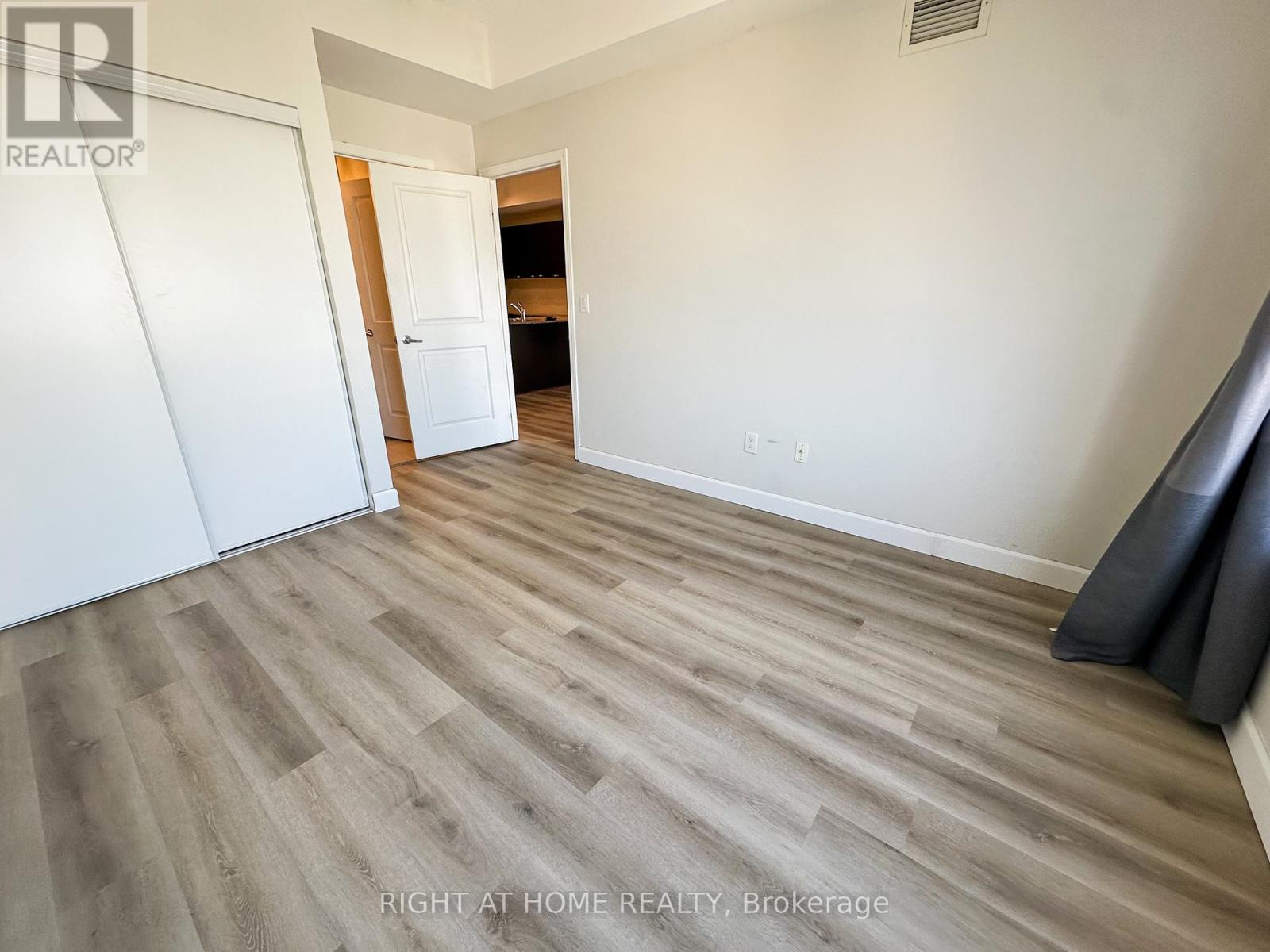 2604 - 385 Prince Of Wales Drive, Mississauga, Ontario  L5B 0C6 - Photo 8 - W12451478