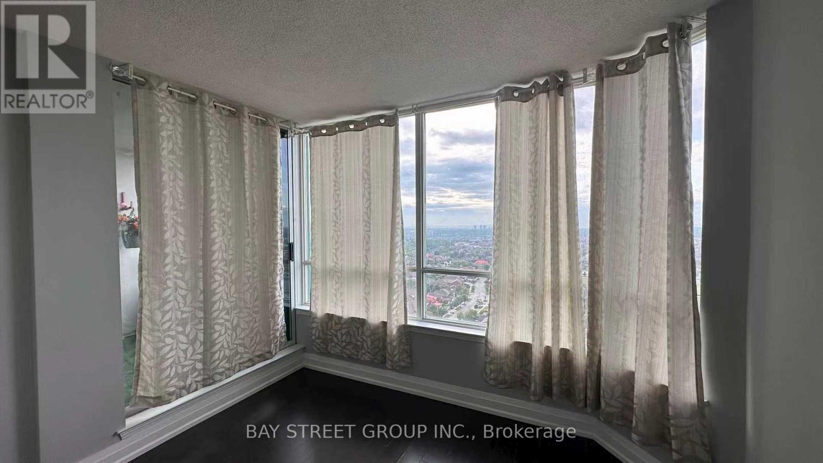 2407 - 550 Webb Drive, Mississauga, Ontario  L5B 3Y4 - Photo 5 - W12451499