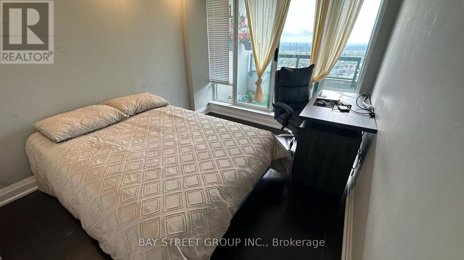 2407 - 550 Webb Drive, Mississauga, Ontario  L5B 3Y4 - Photo 8 - W12451499