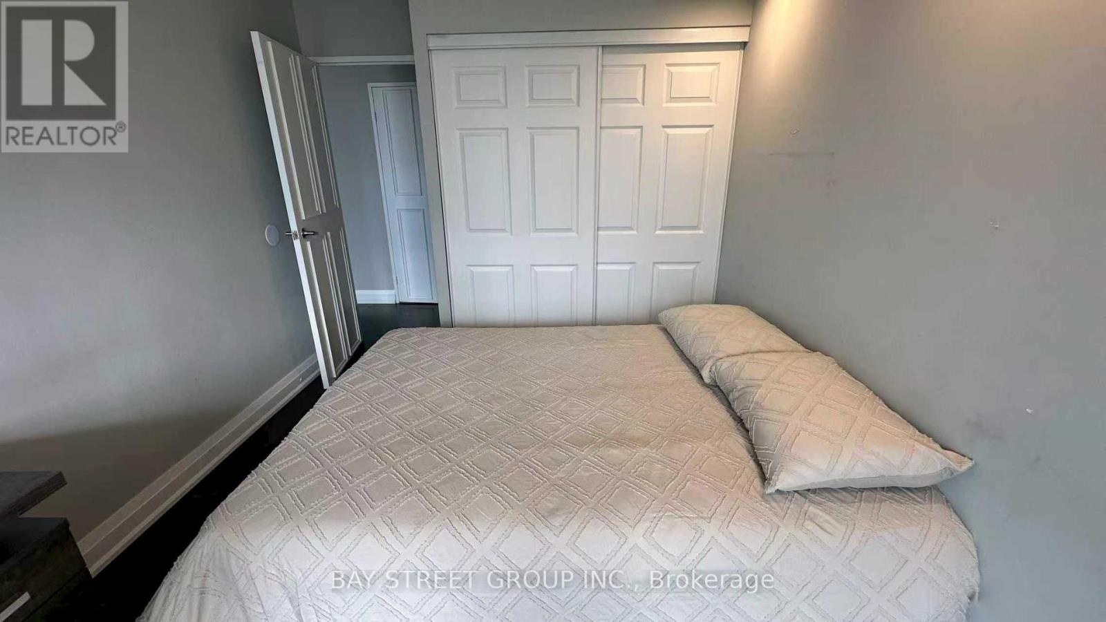 2407 - 550 Webb Drive, Mississauga, Ontario  L5B 3Y4 - Photo 9 - W12451499