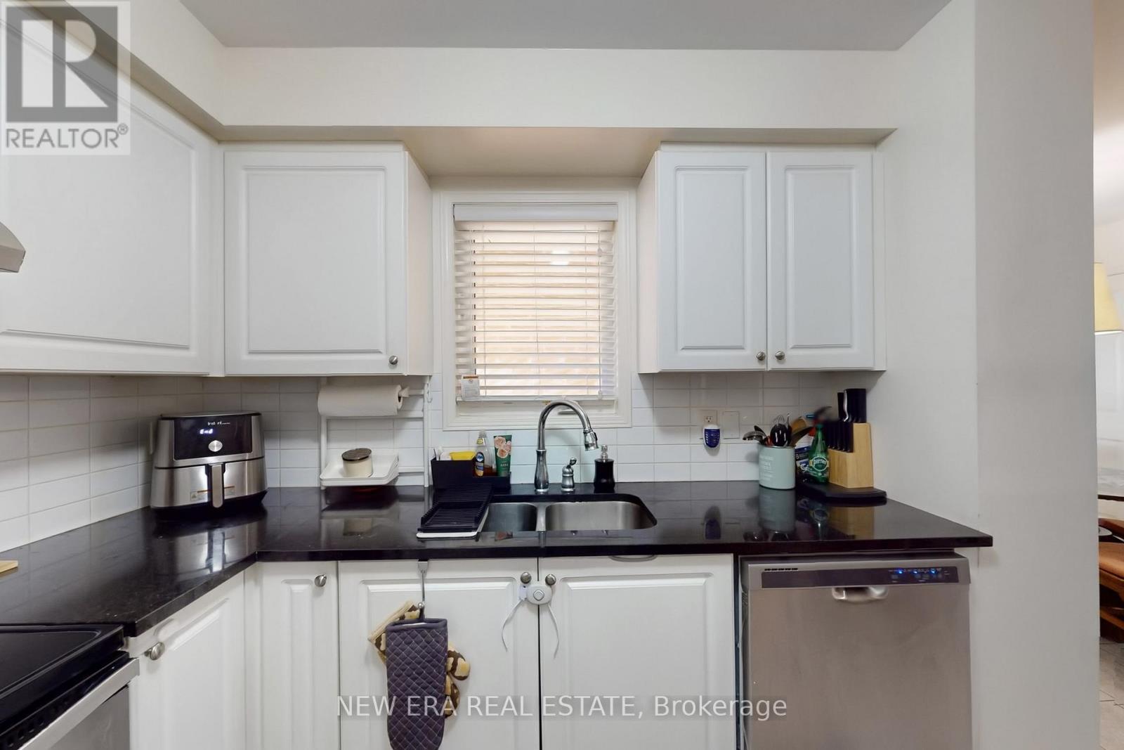 33 Sergio Marchi Street, Toronto, Ontario  M3L 0E5 - Photo 14 - W12451508