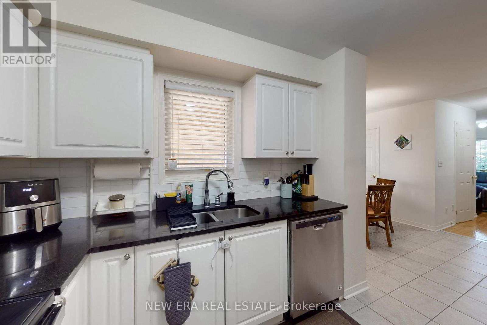 33 Sergio Marchi Street, Toronto, Ontario  M3L 0E5 - Photo 15 - W12451508