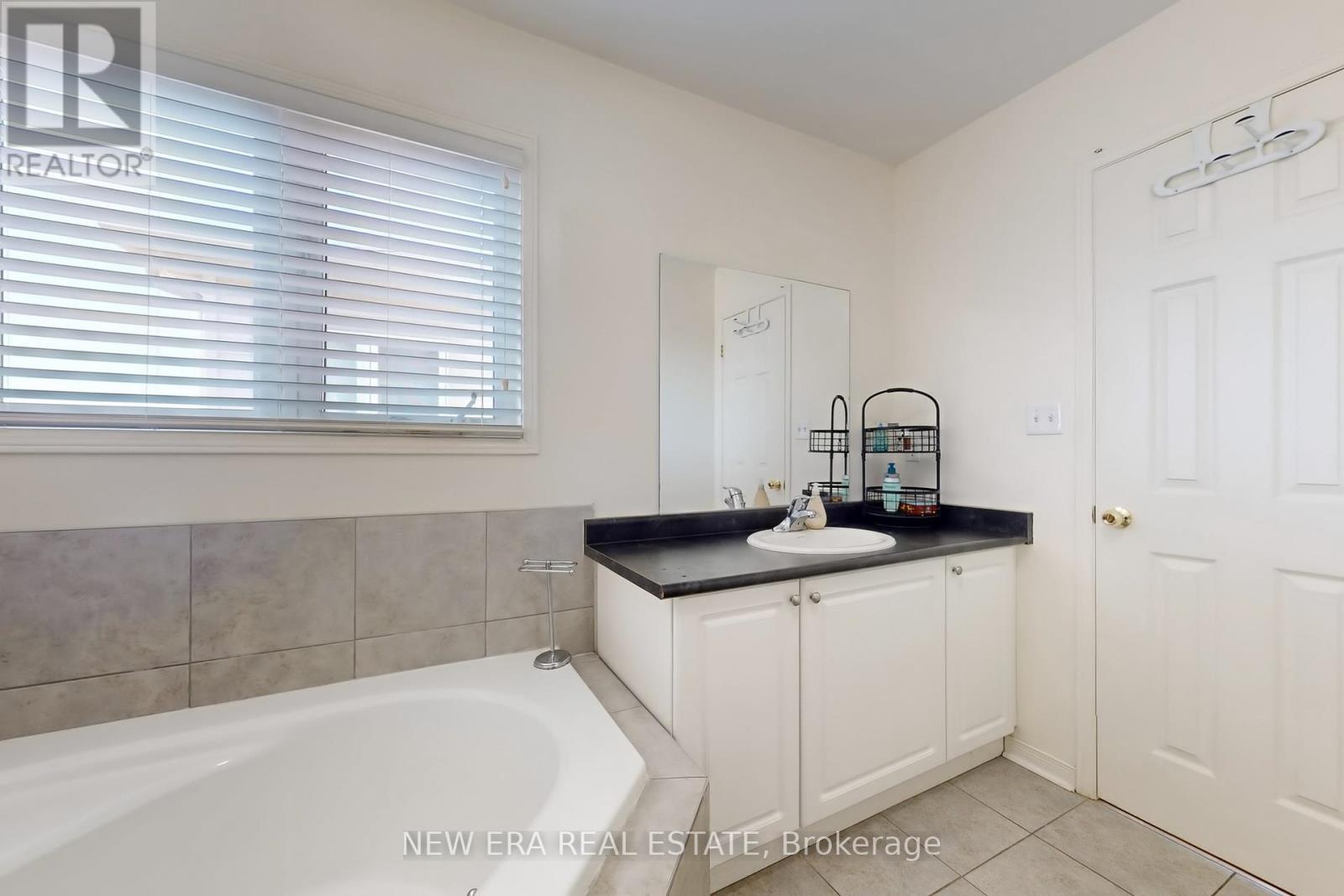 33 Sergio Marchi Street, Toronto, Ontario  M3L 0E5 - Photo 36 - W12451508