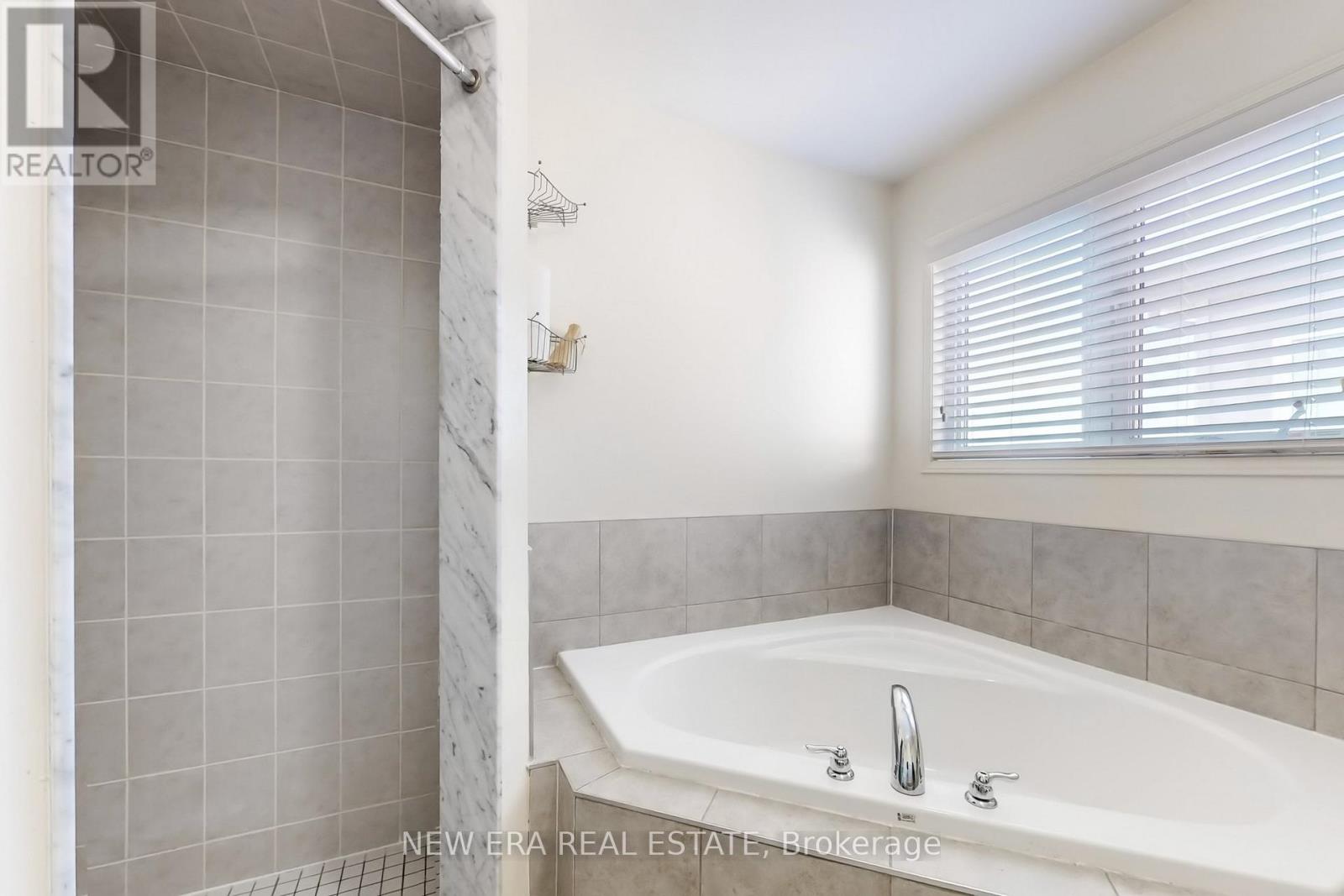 33 Sergio Marchi Street, Toronto, Ontario  M3L 0E5 - Photo 37 - W12451508