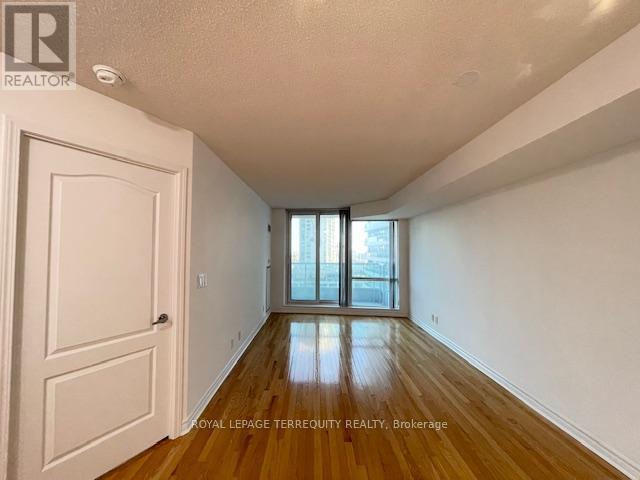 1104 - 1 Elm Drive W, Mississauga, Ontario  L5B 4M1 - Photo 3 - W12451515