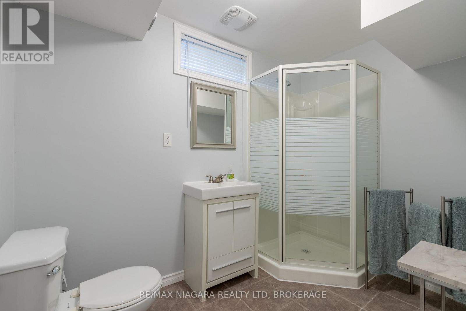 161 Green Pointe Drive, Welland (N. Welland), Ontario  L3C 6Y7 - Photo 22 - X12451616