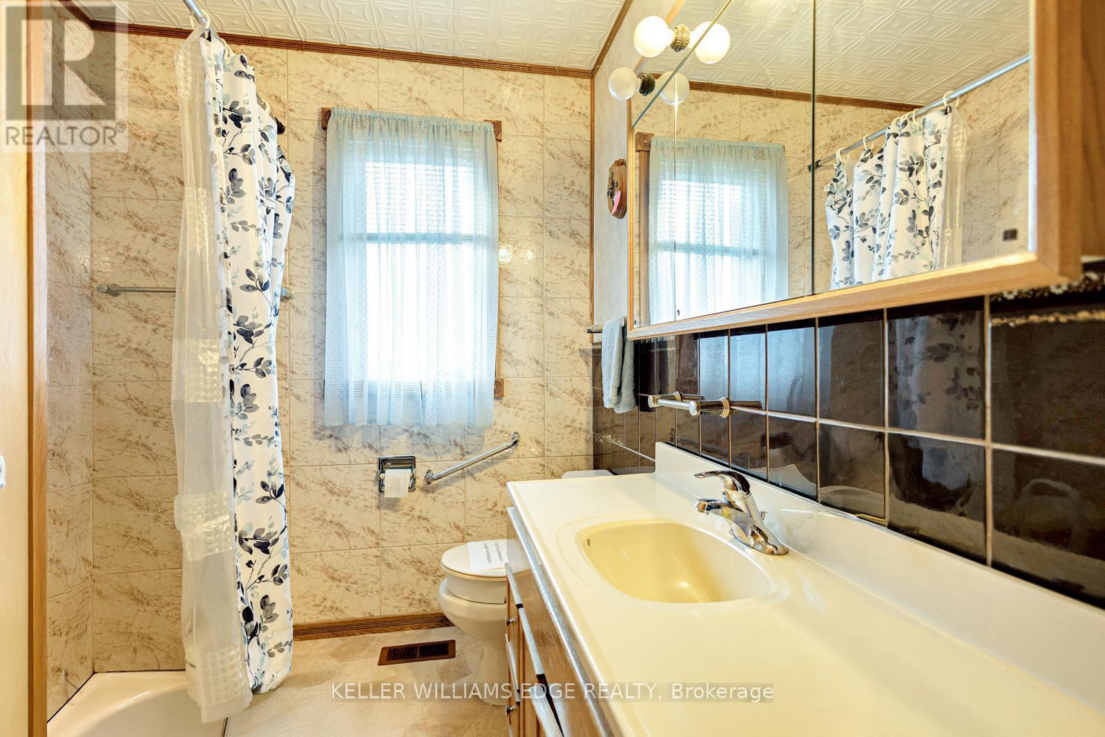 63 Hardale Crescent, Hamilton, Ontario  L8T 1X9 - Photo 10 - X12451482