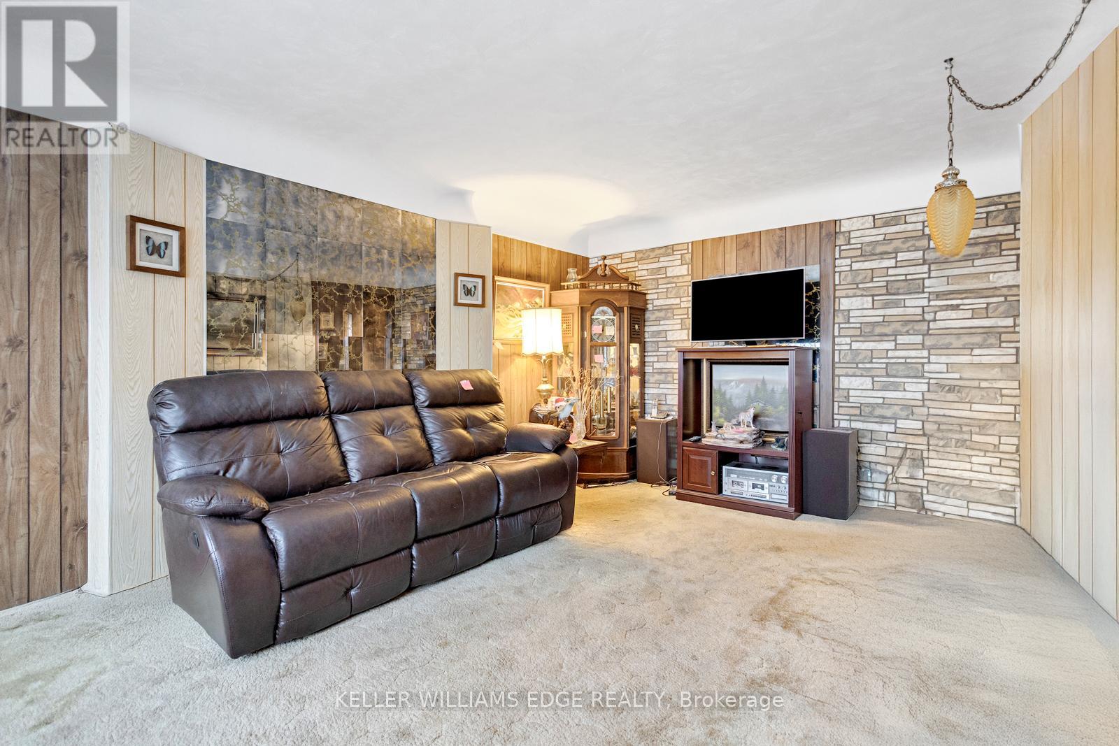 63 Hardale Crescent, Hamilton, Ontario  L8T 1X9 - Photo 3 - X12451482