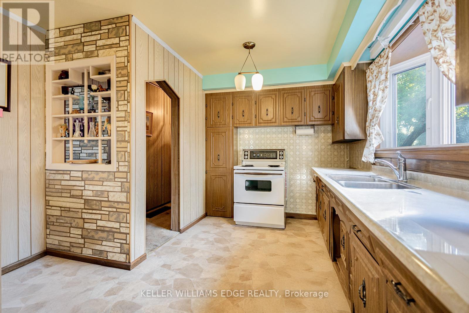 63 Hardale Crescent, Hamilton, Ontario  L8T 1X9 - Photo 5 - X12451482