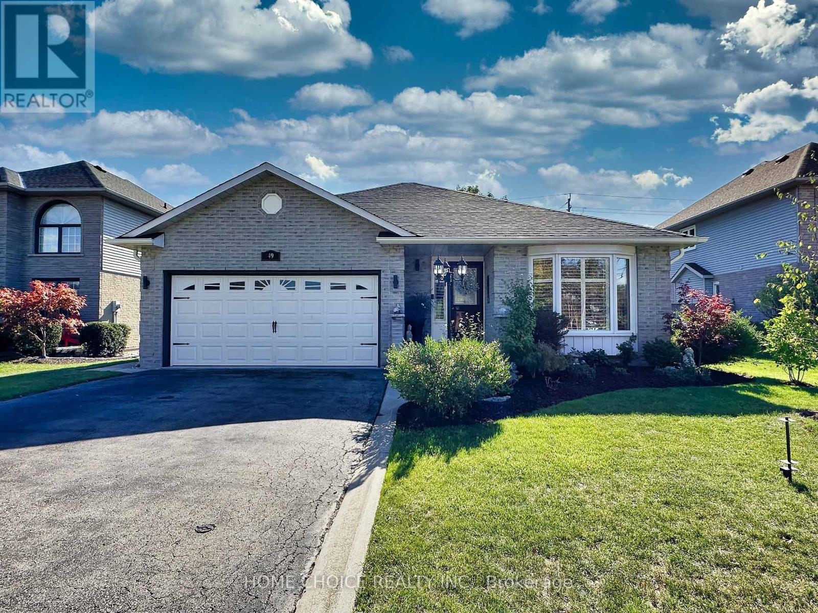 49 Riviera Ridge, Hamilton (Winona Park), Ontario  L8E 5E7 - Photo 1 - X12451484