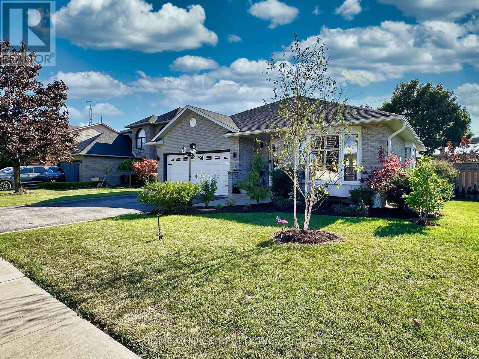 49 Riviera Ridge, Hamilton (Winona Park), Ontario  L8E 5E7 - Photo 2 - X12451484
