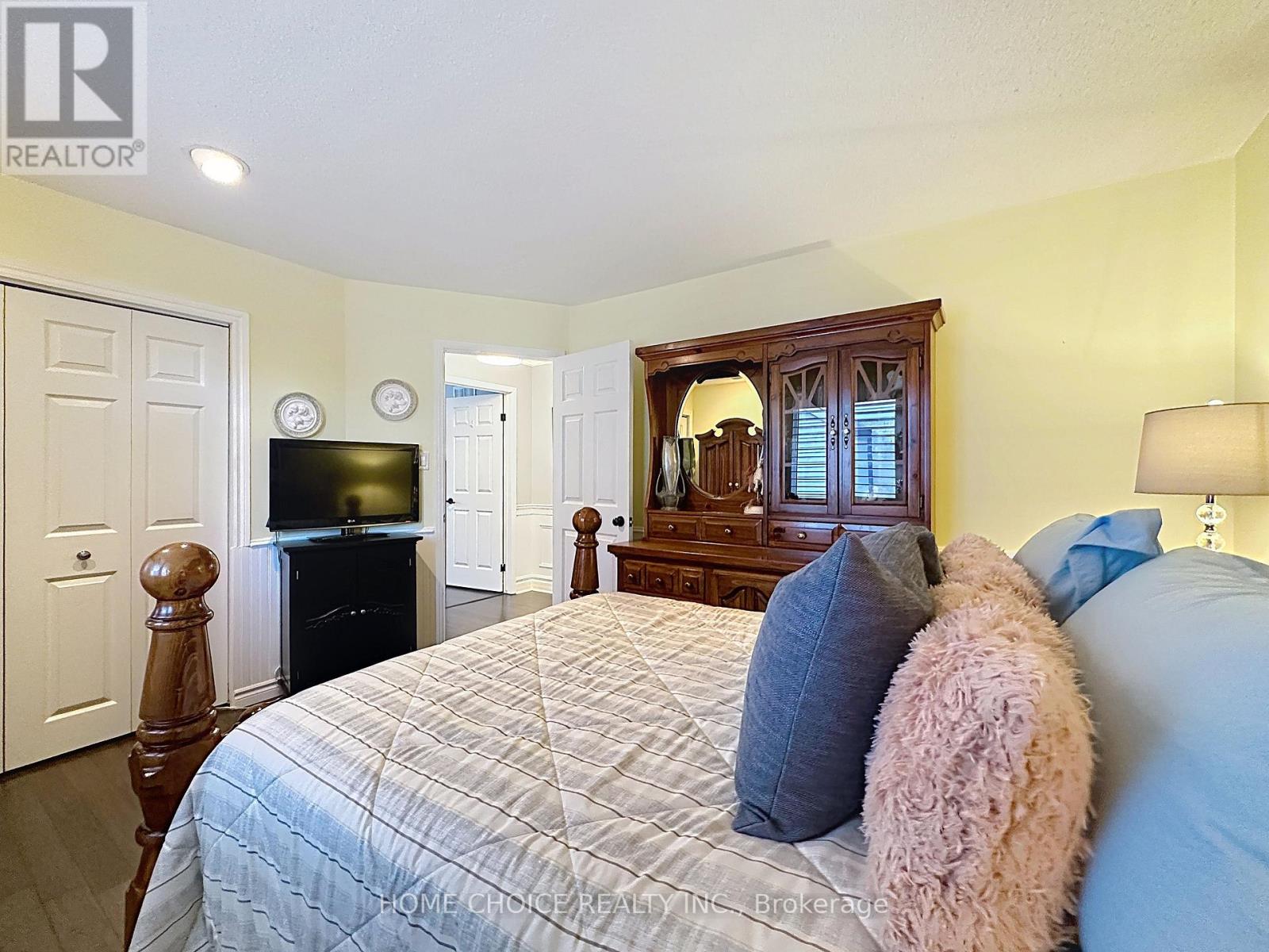 49 Riviera Ridge, Hamilton (Winona Park), Ontario  L8E 5E7 - Photo 27 - X12451484