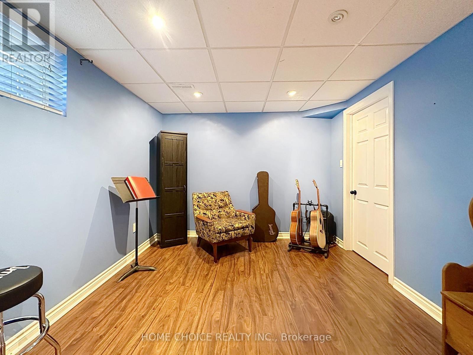 49 Riviera Ridge, Hamilton (Winona Park), Ontario  L8E 5E7 - Photo 37 - X12451484