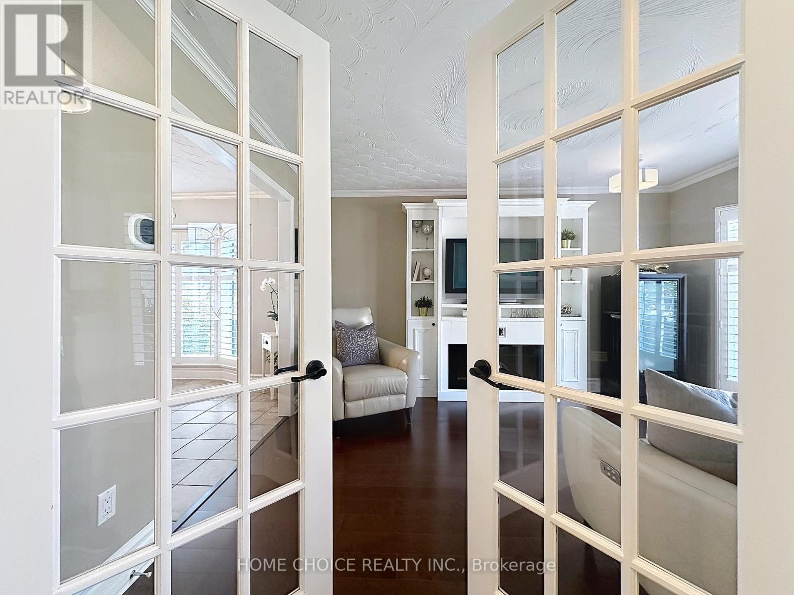 49 Riviera Ridge, Hamilton (Winona Park), Ontario  L8E 5E7 - Photo 4 - X12451484