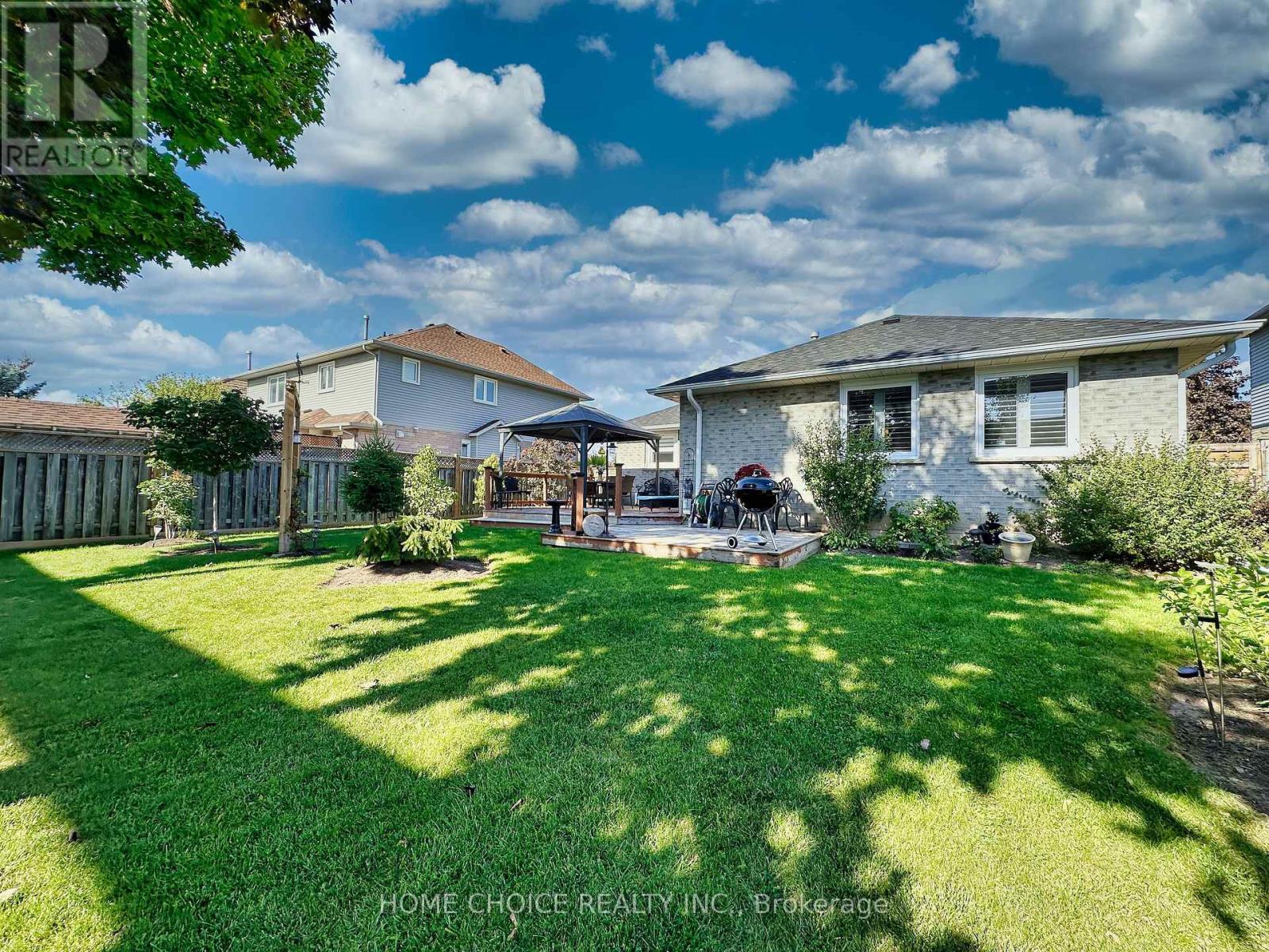 49 Riviera Ridge, Hamilton (Winona Park), Ontario  L8E 5E7 - Photo 47 - X12451484