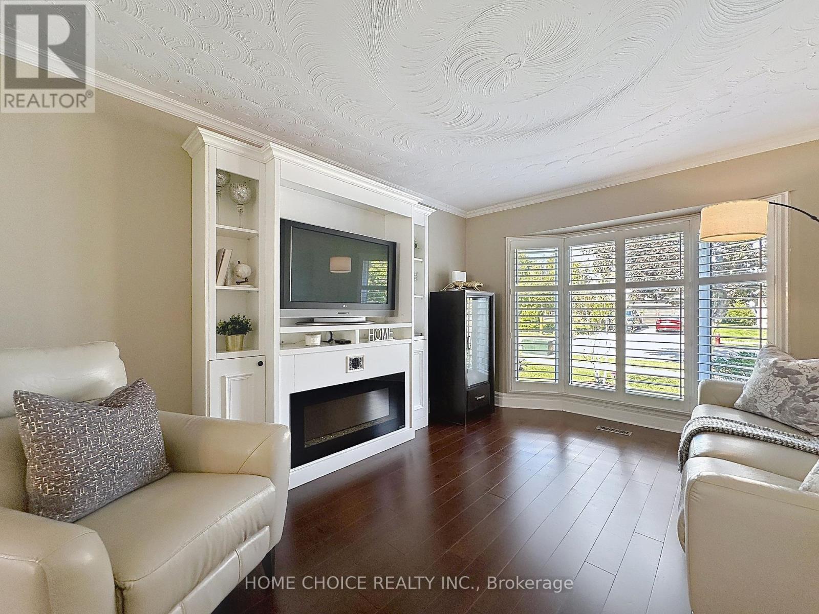 49 Riviera Ridge, Hamilton (Winona Park), Ontario  L8E 5E7 - Photo 7 - X12451484