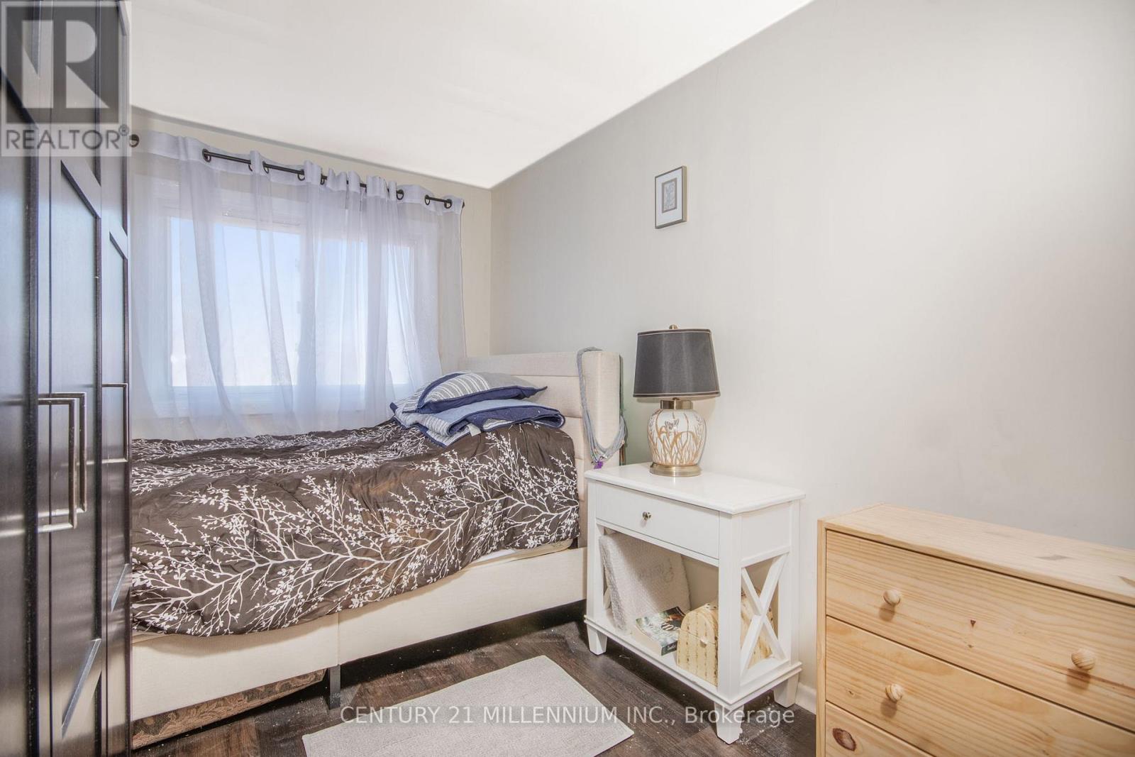 74 Pinelands Avenue, Hamilton (Lakeshore), Ontario  L8E 3A9 - Photo 18 - X12451494