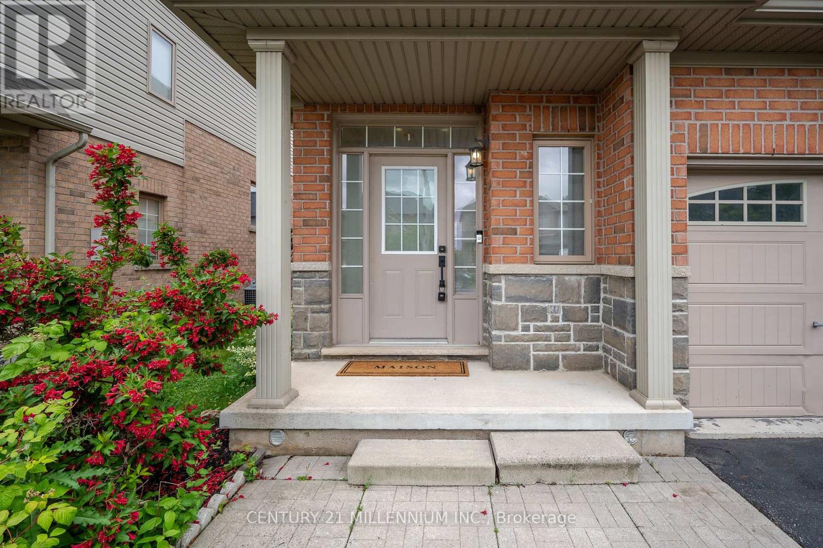 43 Bankfield Crescent, Hamilton (Stoney Creek Mountain), Ontario  L8J 0C1 - Photo 5 - X12451509