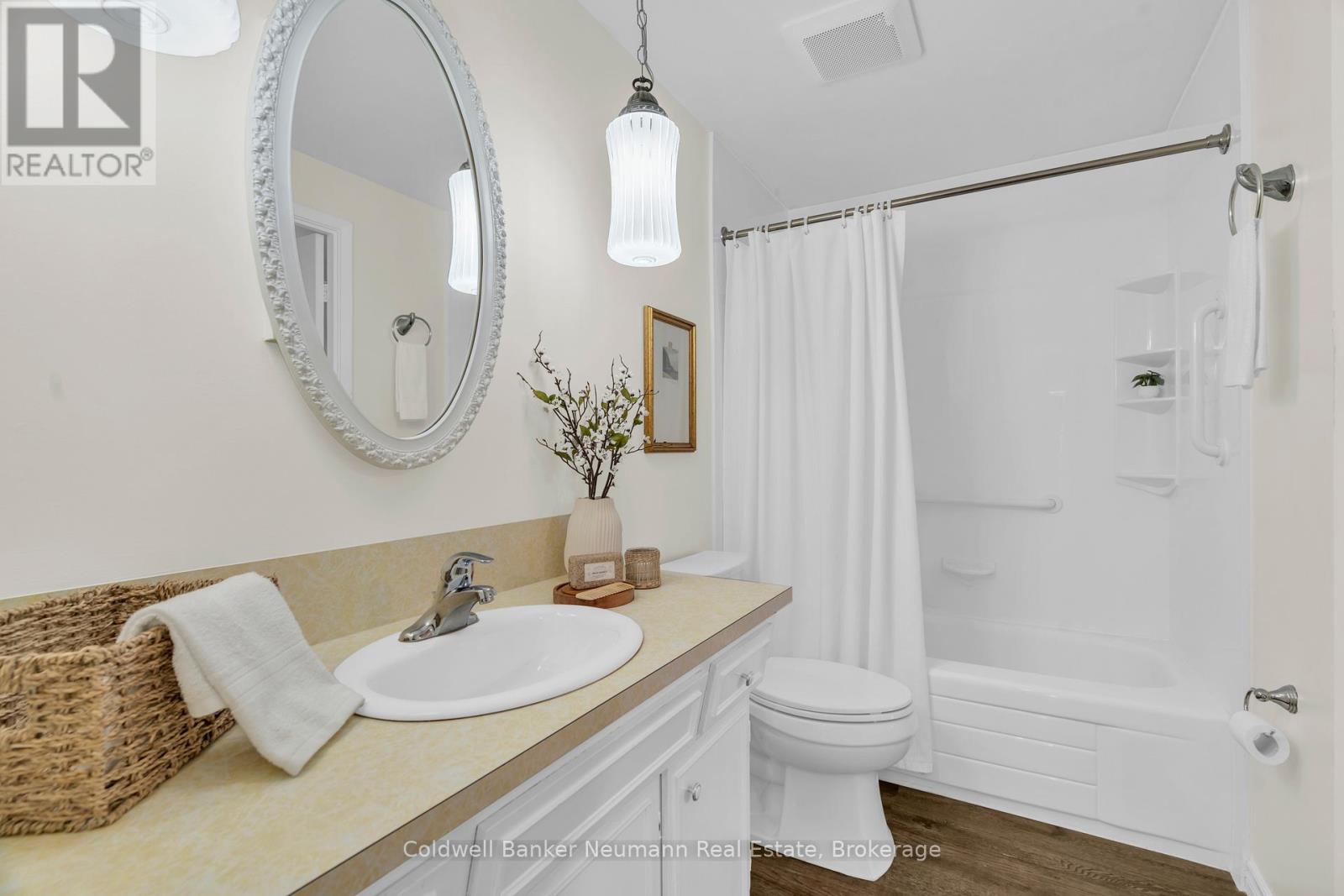 2 Lisa Lane, Guelph, Ontario  N1H 7H7 - Photo 17 - X12451680