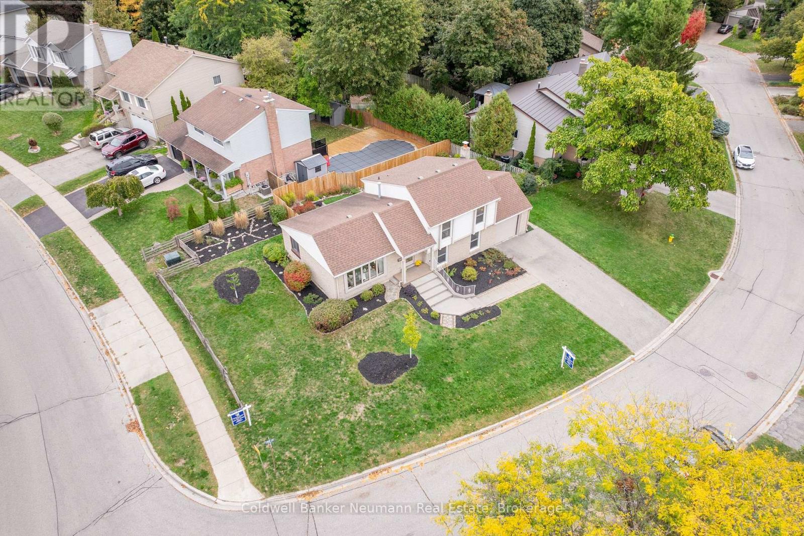 2 Lisa Lane, Guelph, Ontario  N1H 7H7 - Photo 2 - X12451680