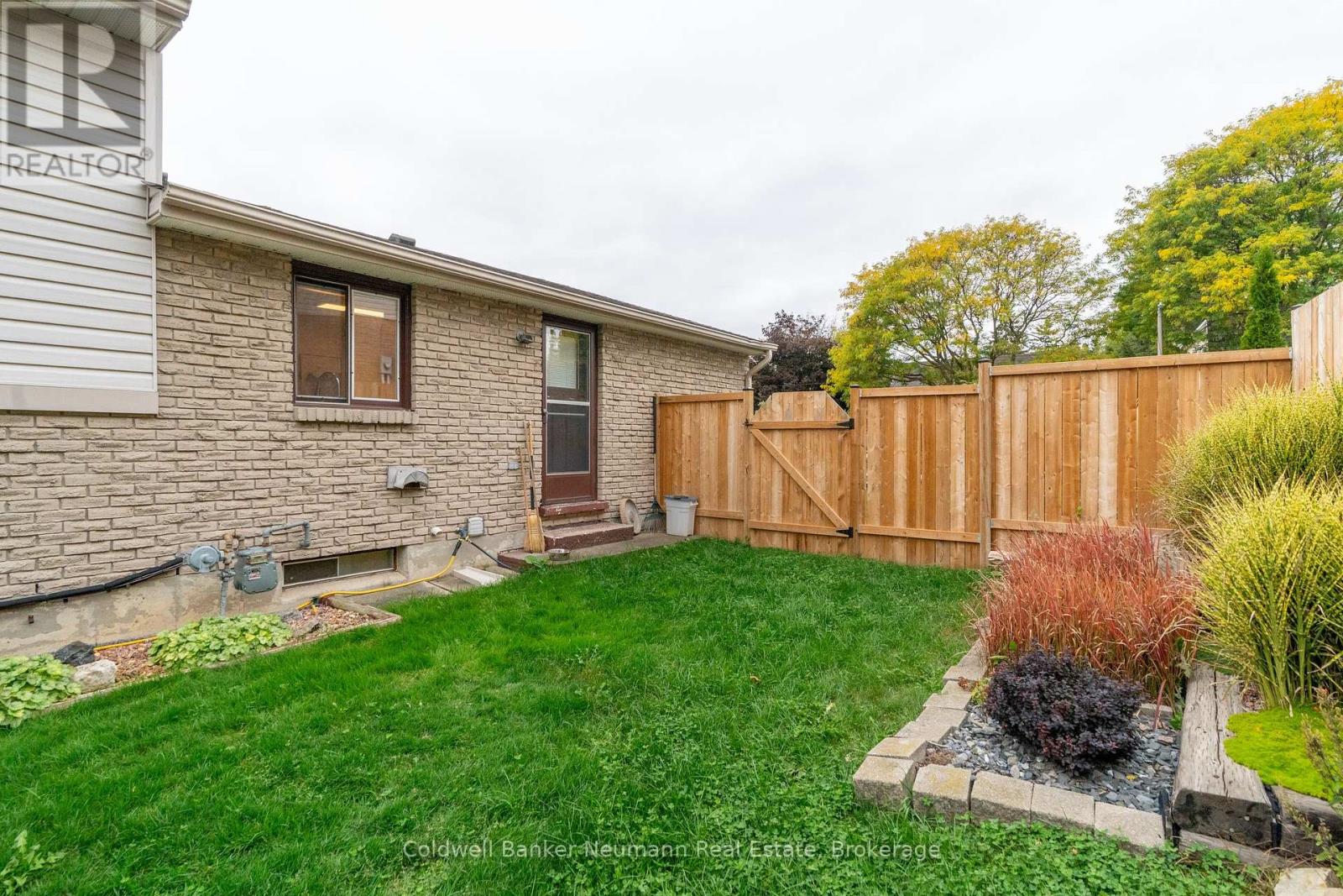 2 Lisa Lane, Guelph, Ontario  N1H 7H7 - Photo 32 - X12451680