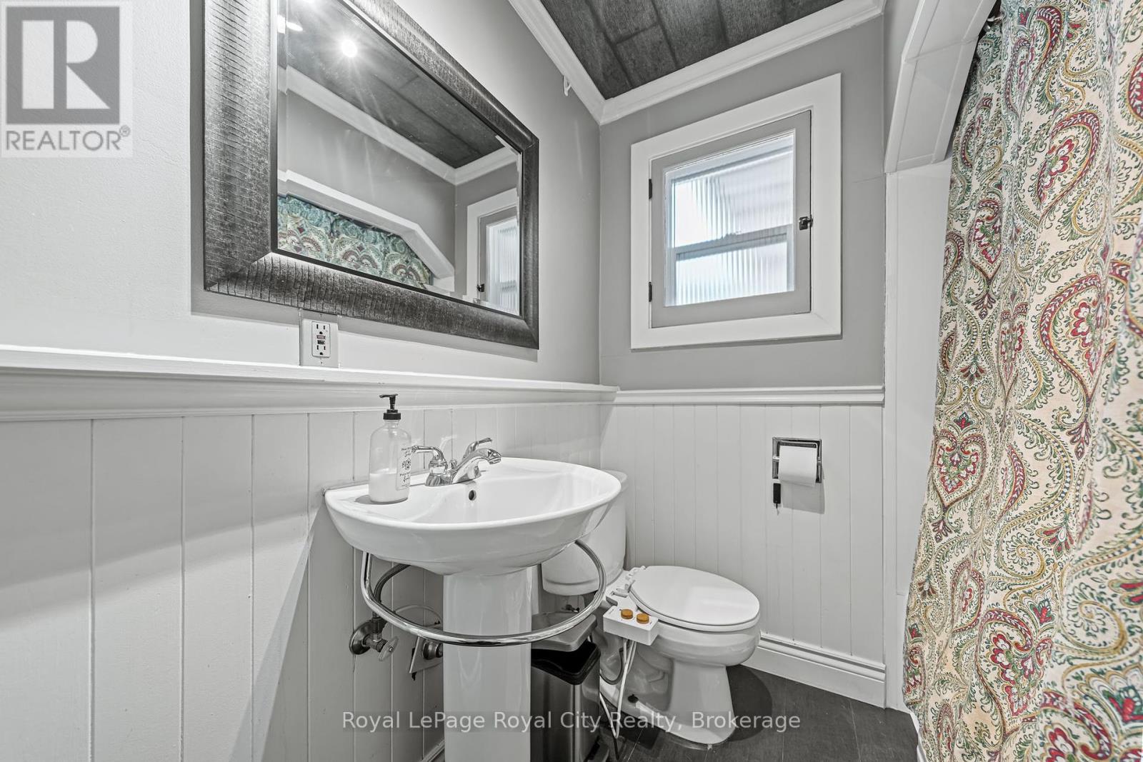 15 Dudhope Avenue, Cambridge, Ontario  N1R 4T2 - Photo 18 - X12451684