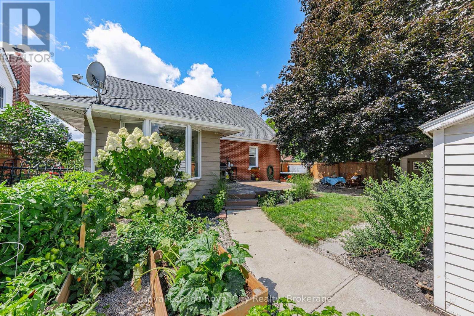 15 Dudhope Avenue, Cambridge, Ontario  N1R 4T2 - Photo 41 - X12451684